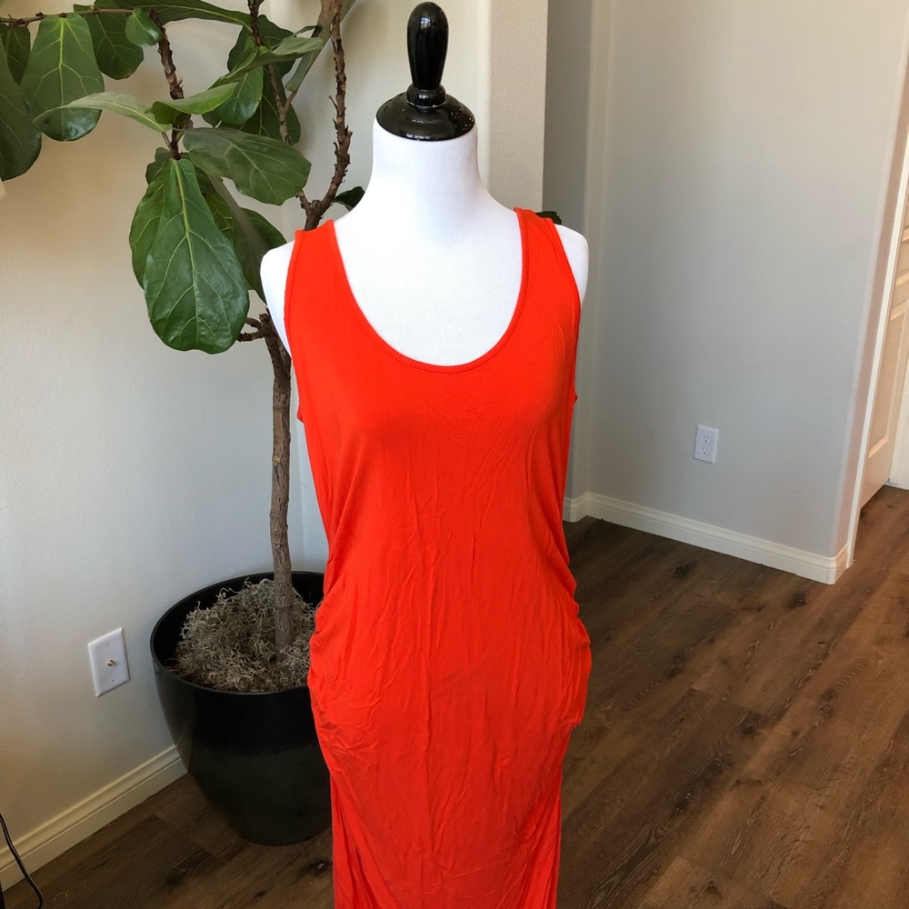 Body-con maternity dress